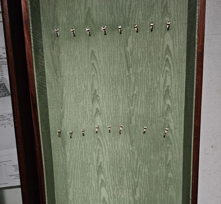 Armário/Expositor vertical de parede