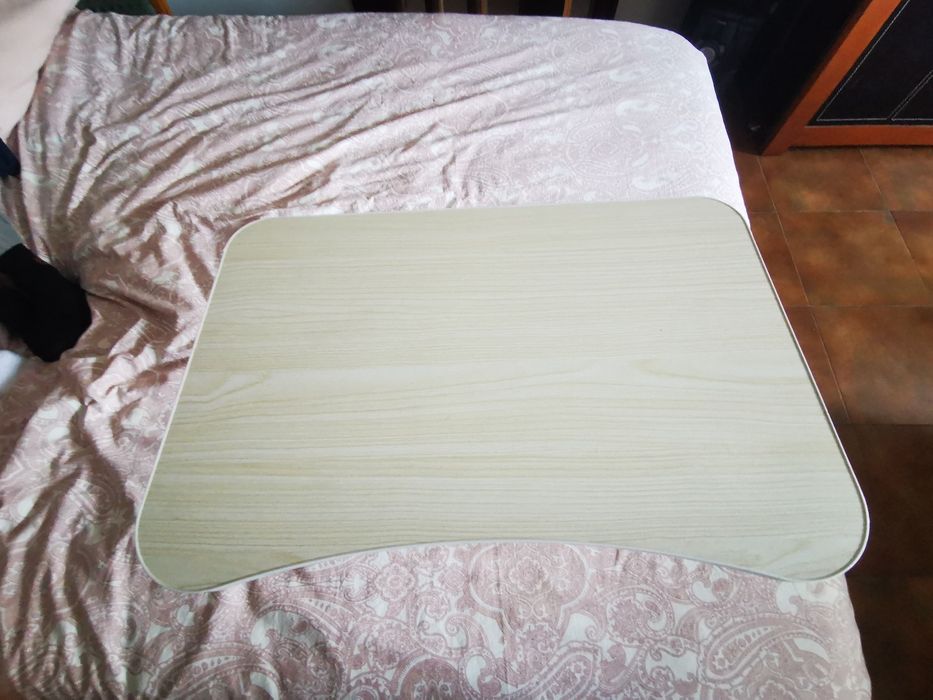 Mesa multifunções portátil/refeições