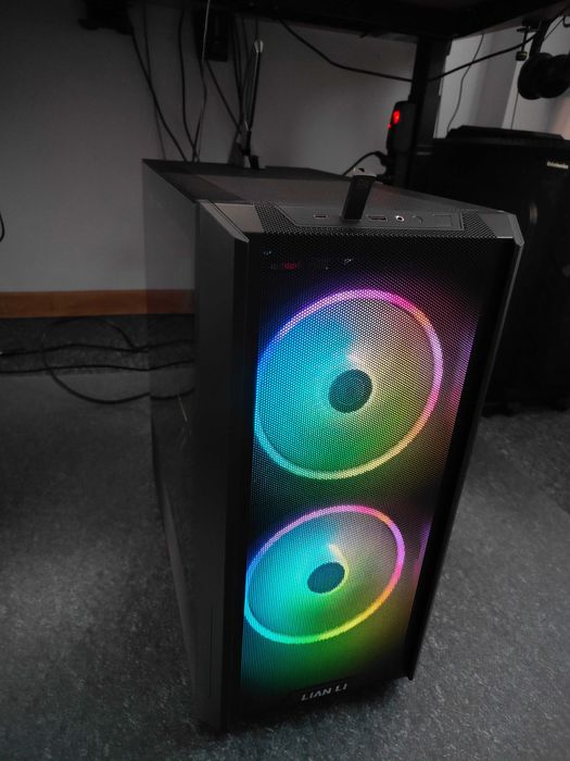 PC Ryzen 9 9950X3D, RTX 5090 AORUS Master 32GB, X870E-E, 1200W