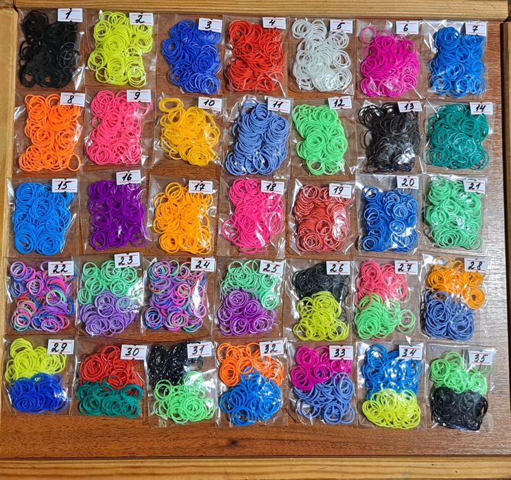Резинки для плетения браслетов.