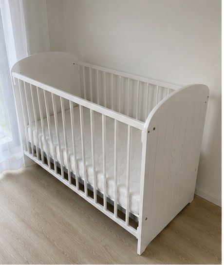 Cama de Bebé Branca com Colchão – Como Nova