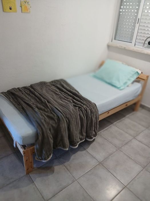 Cama Solteiro semi nova
