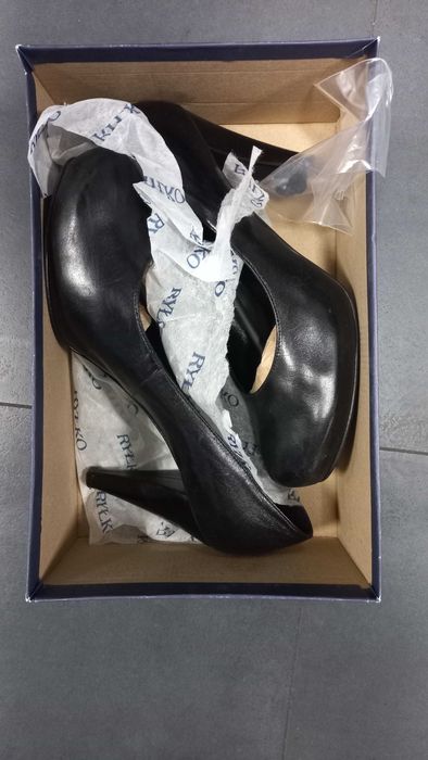 Czarne skórzane czółenka rozmiar 40, RYŁKO