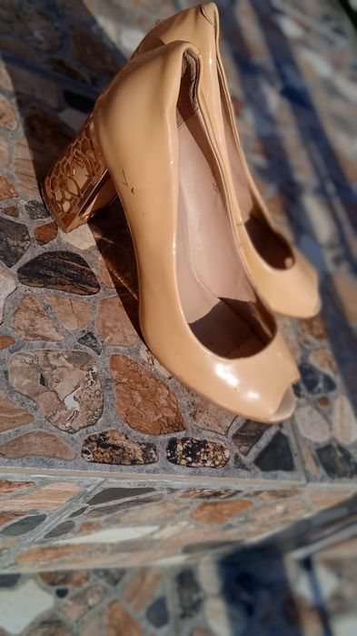 Босоніжки туфлі  37 розміру бежеві