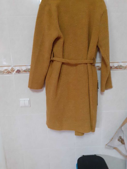 Casaco de lã mostarda