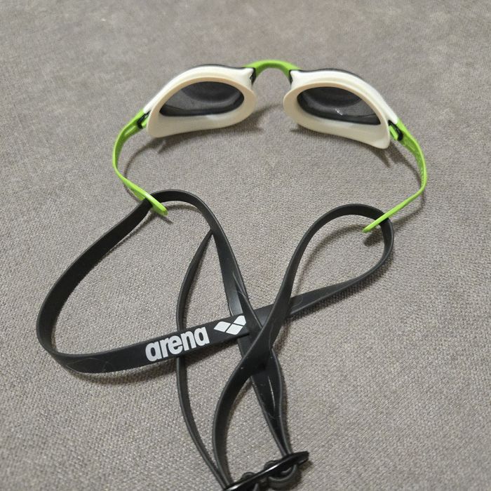 Arena cobra окуляри для плавання.  Гарний стан , вживанні
