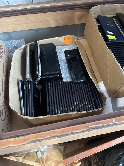 Телефон HUAWEI P20Lite 4/64