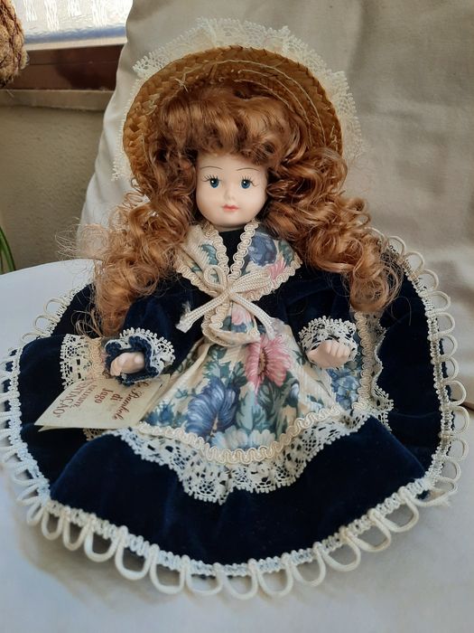 Boneca de porcelana/  Novo Preço