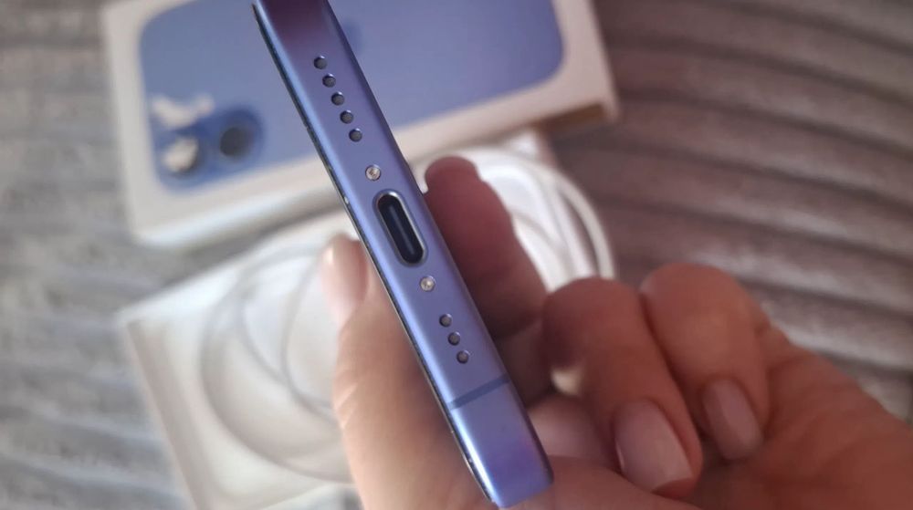iPhone 16 100% akb