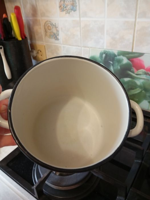 Кастрюля эмаль . Объем 2 л.