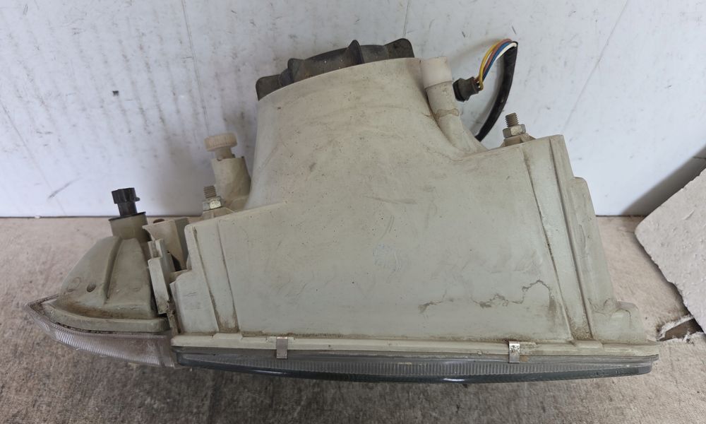 lampa przód prawa iveco daily i europa uszkodzony
