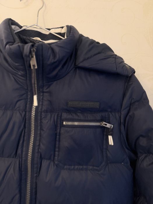 Дитяча куртка Tommy Hilfiger темно-синя з капюшоном розмір L