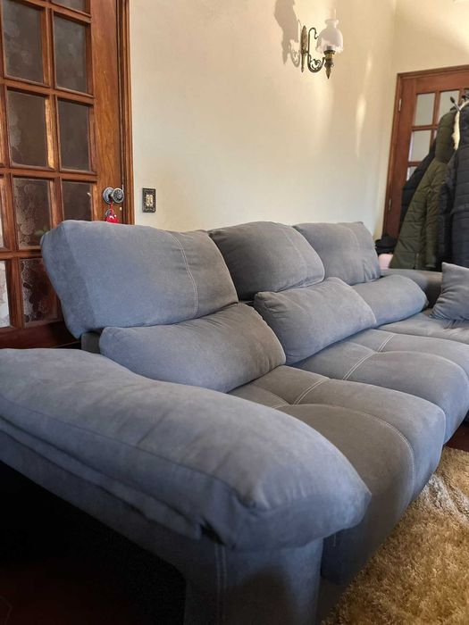 Conjunto sofa e puffs