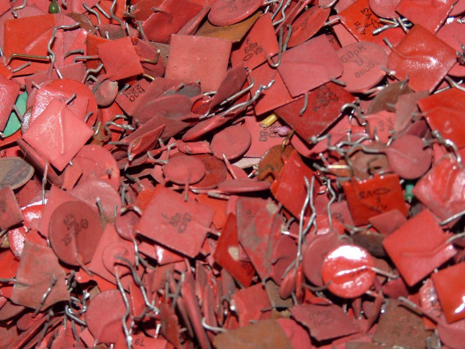 Конденсаторы - флажки - на запчасти, лом, переработку
