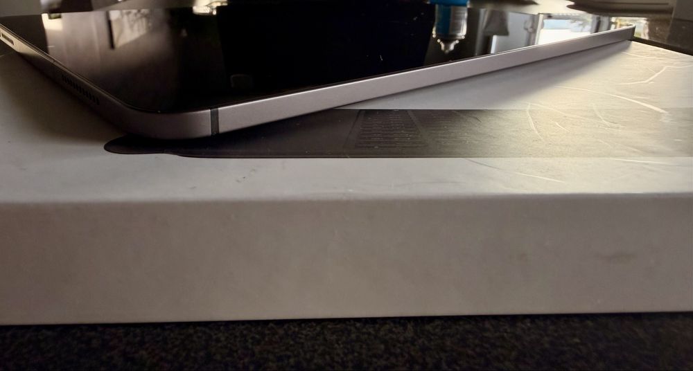 Apple Ipad Air 4 64GB 11” Wifi + cellular, magic keyboard stan idealny