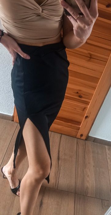 Spódnica midi z rozcięciem XS