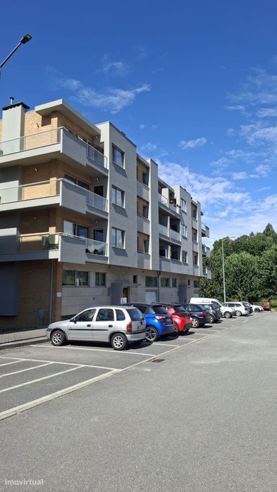 Apartamento T2 Com Garagem Fechada