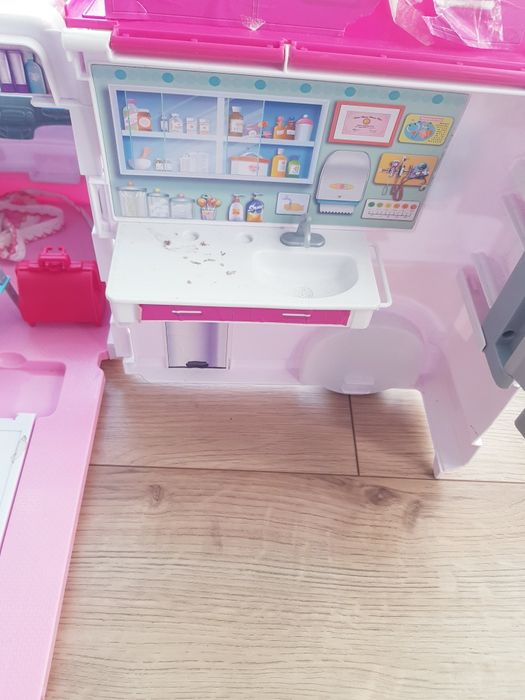 Karetka pogotowia Barbie.