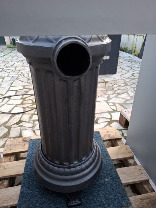 Salamandra a Lenha em Ferro Fundido em Excelente Estado