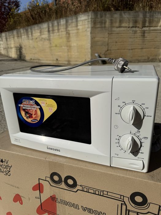 Мікрохвильова піч Samsung M1712NR, 800 Вт