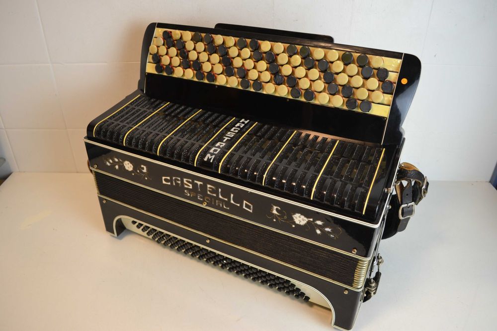 Acordeao Castelli 3 Voz Com Mala de Transporte.N 439