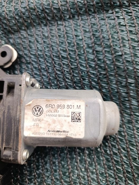 Моторчик склопідйомника передньої лівої дверки  Skoda Fabia