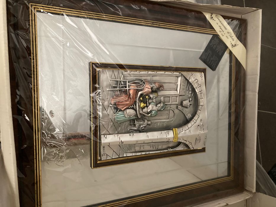 Quadro em espelho e com relevo