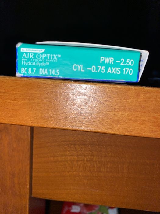 Soczewka Air Optix Hydraglyde toryczna -2,5, cyl. 0,75 os 170