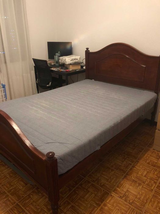 Cama casal de madeira + colchão ikea