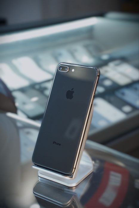 iPhone 8 Plus 64GB Space Neverlock