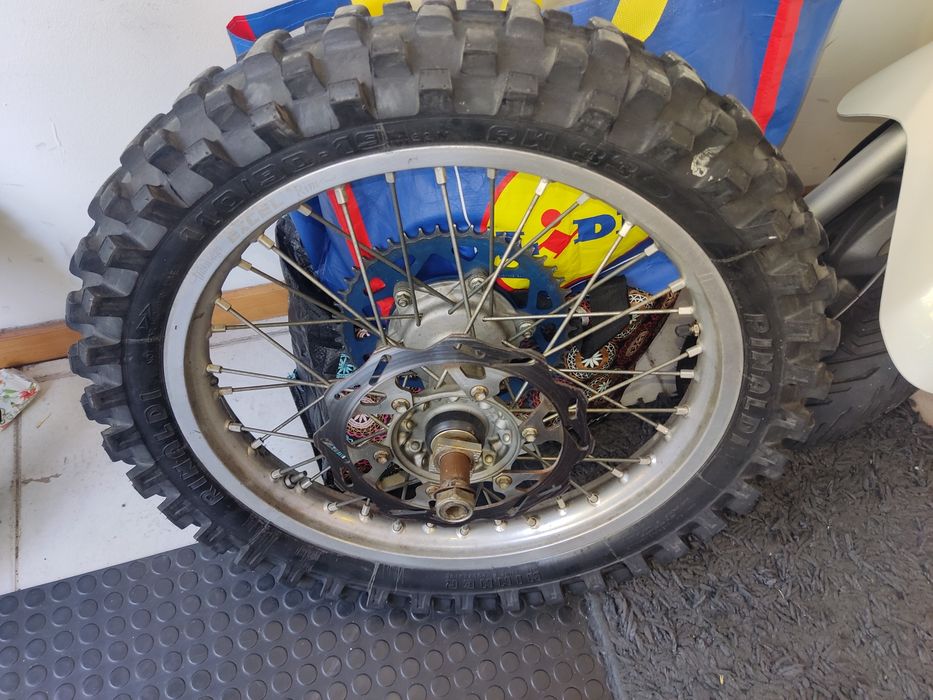 Yamaha YZ 450 F com matrícula