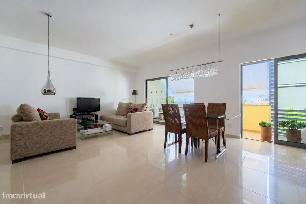 Apartamento T2 junto aos Mercados de Olhão, com elevador, garagem e ar