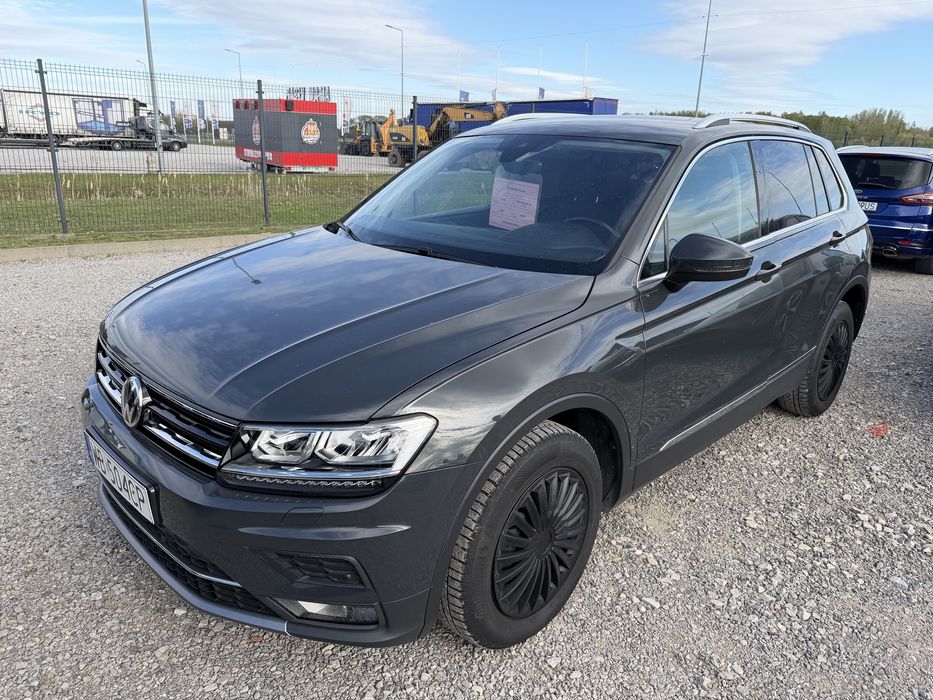 Wynajem BEZ LIMITU KM Volkswagen Tiguan 4x4 4WD SUV Wypożyczalnia aut samochodów