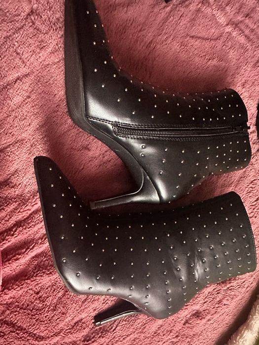 Botas pretas tamanho 35