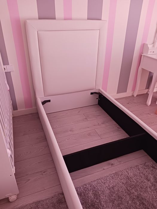 Cama solteiro branca pele sintetica