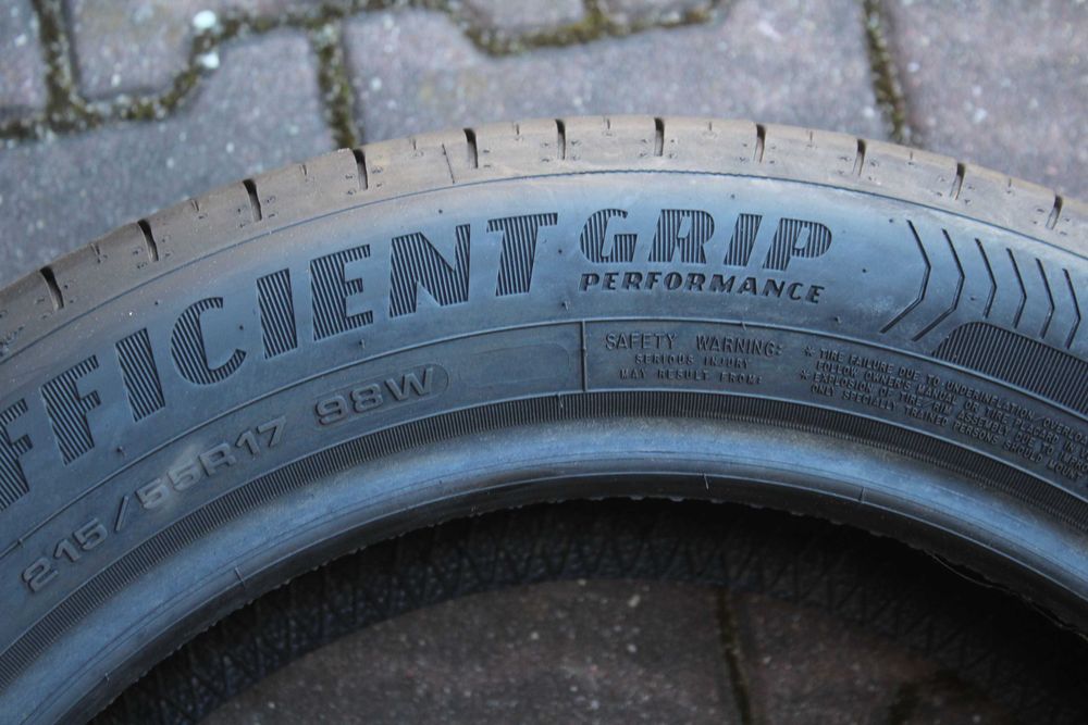 215 55 R117 Goodyear Efficentgrip Performance