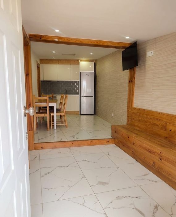 Aluga se moradia T2 remodelada mobilada com água e luz incluida