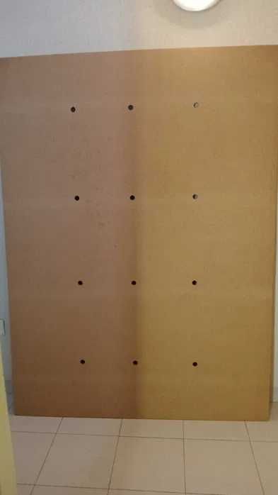 Cama de casal em madeira.