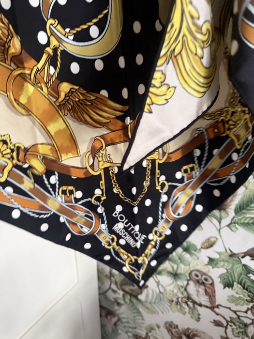 Luksusowa jedwabna chusta Moschino duzy rozmiar na prezent