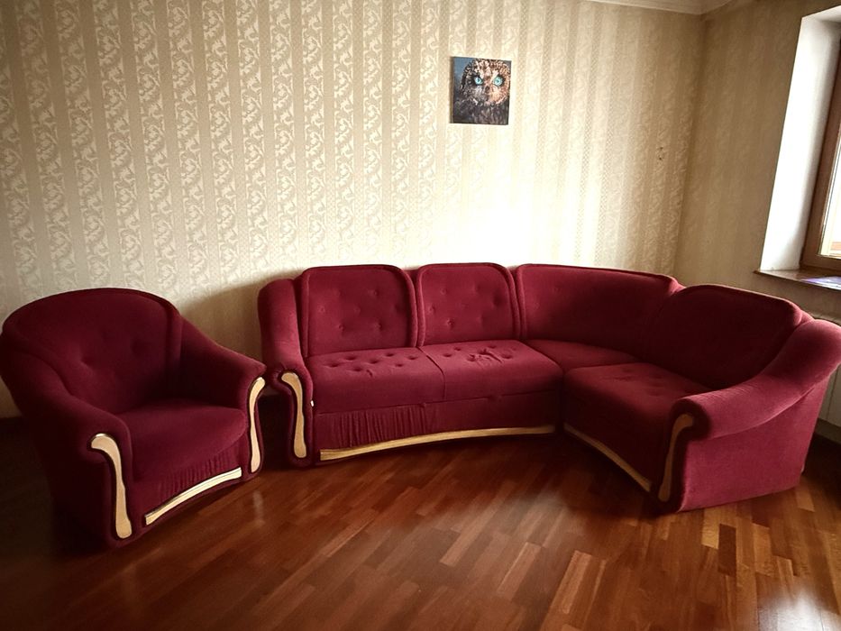 Кутовий розкладний диван з кріслом