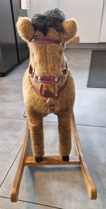 Konik na biegunach vintage – solidny i sprawny