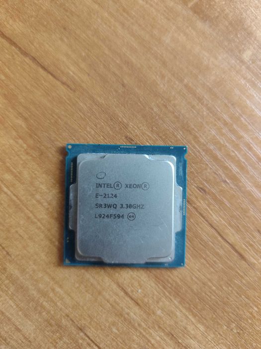 Intel Xeon E-2124 procesor 3,3 GHz 8 MB Smart Cache
