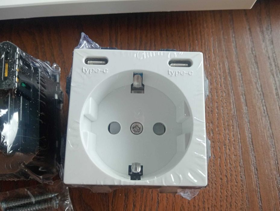Interruptor + Tomada BSEED Vidro Temperado Branco – Luxo