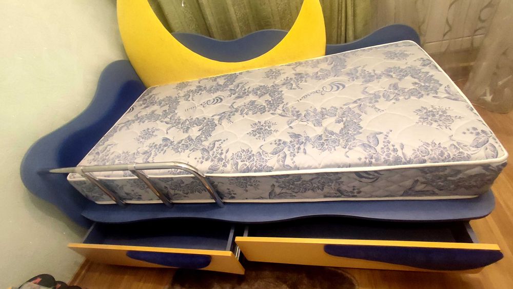 Кровать детская луна