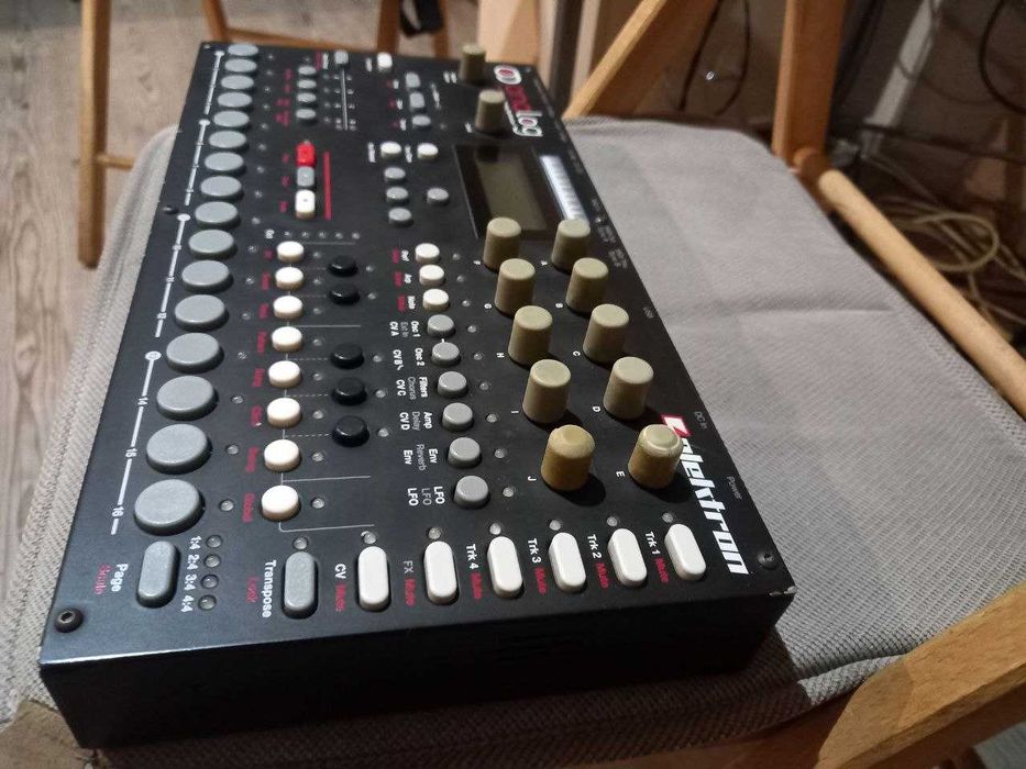 Аналоговий сінтезатор Elektron Analog 4