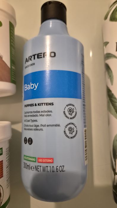 Lote de produtos de higiene e limpeza para cão.