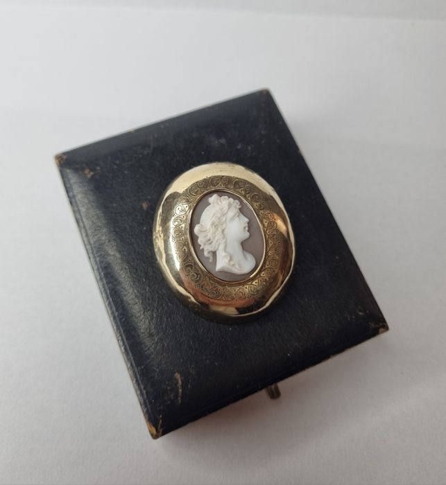 Wiktoriańska złota broszka kamea złoto 375