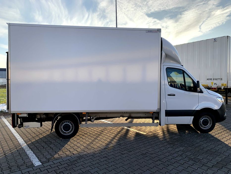 Wypożyczalnia samochodów dostawczych KONTENER BUS Z WINDĄ automat Łódź