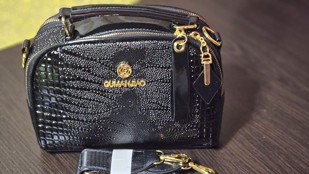 Продам женскую сумку через плечо