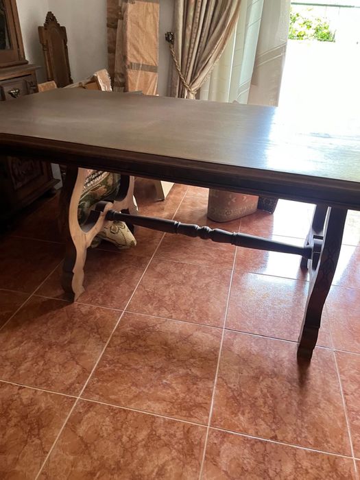 Mesa de jantar com 8 cadeiras